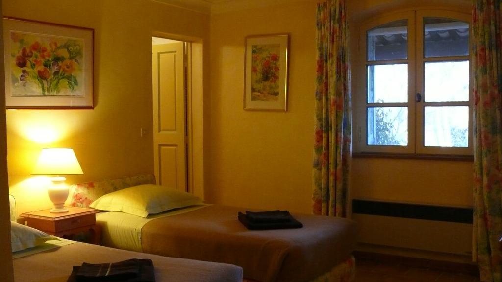 Les Bastides De L'Auviduery Vila Moissac-Bellevue Quarto foto